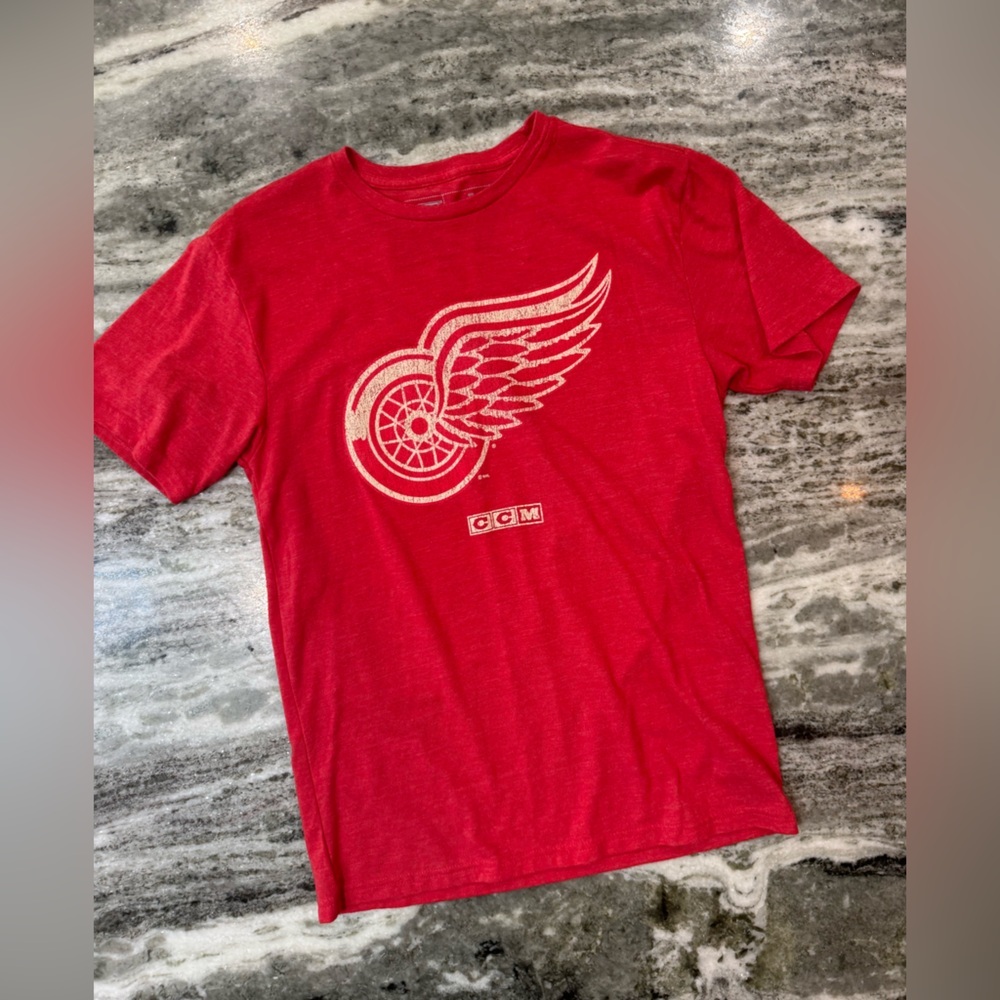 Men’s Detroit Red Wings CCM TShirt Size Small